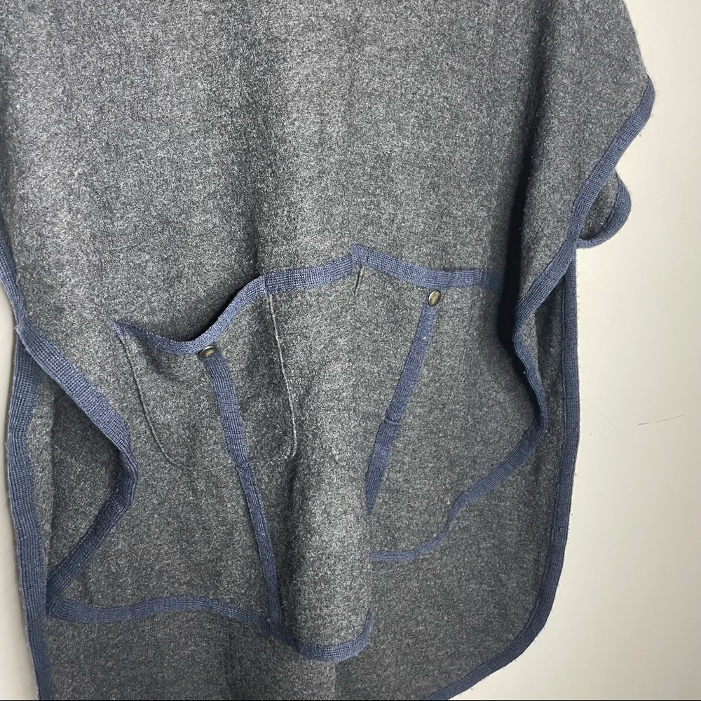 Anthropologie Moth Jolas Hooded Cape Poncho Gray 100% Wool Size S/M - Picture 9 of 13
